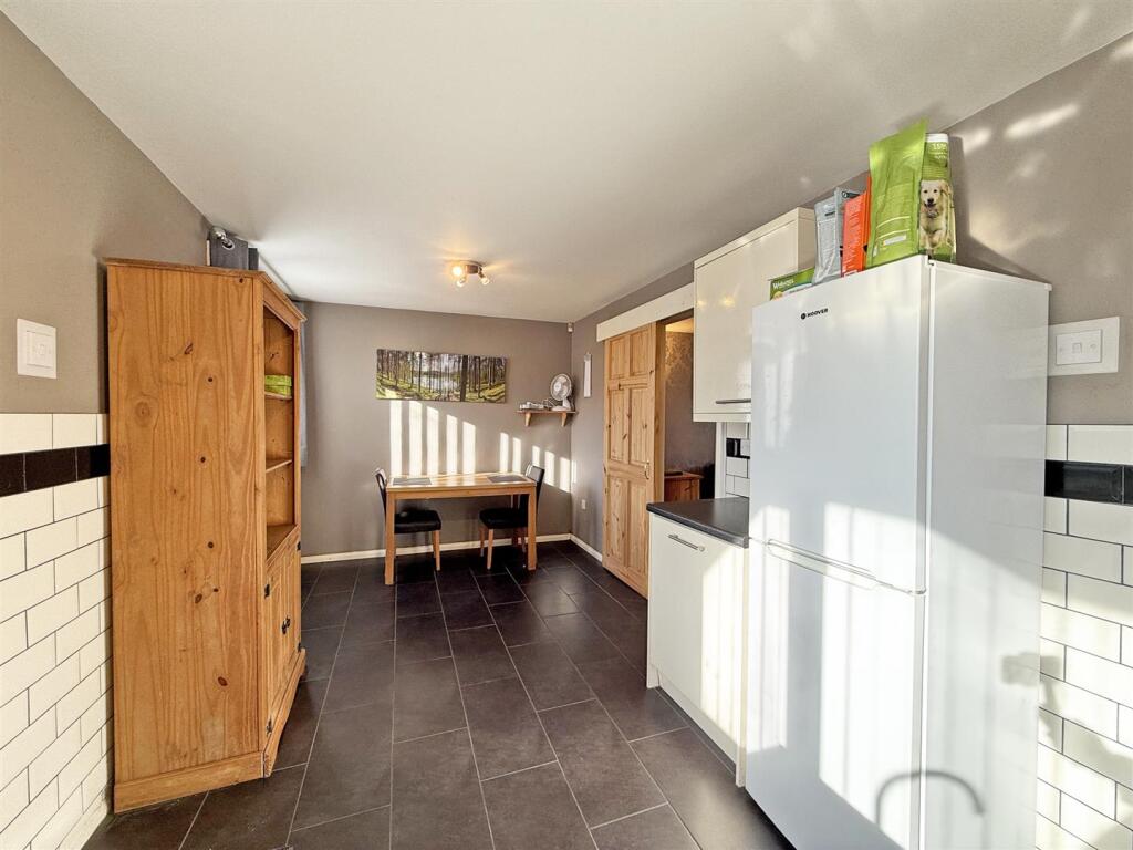 Malory Close 28 - Dining FRONT PAGE.jpg
