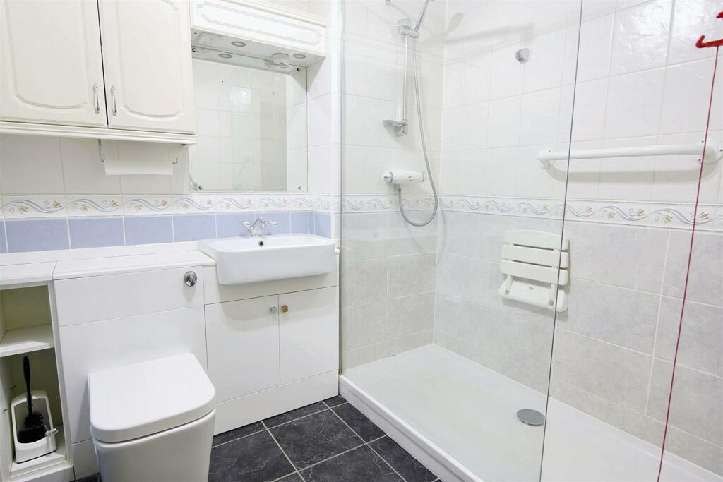 Bathroom.JPG