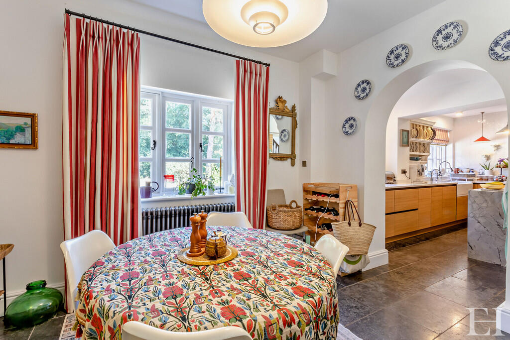 8654607-interiorW...