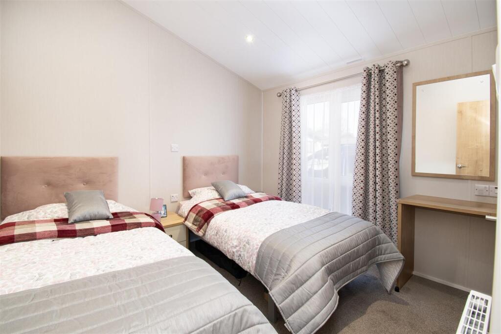 bedroom 2(1).jpg