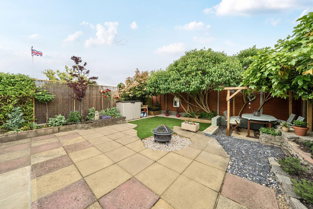 1298738-5-682f2bc...