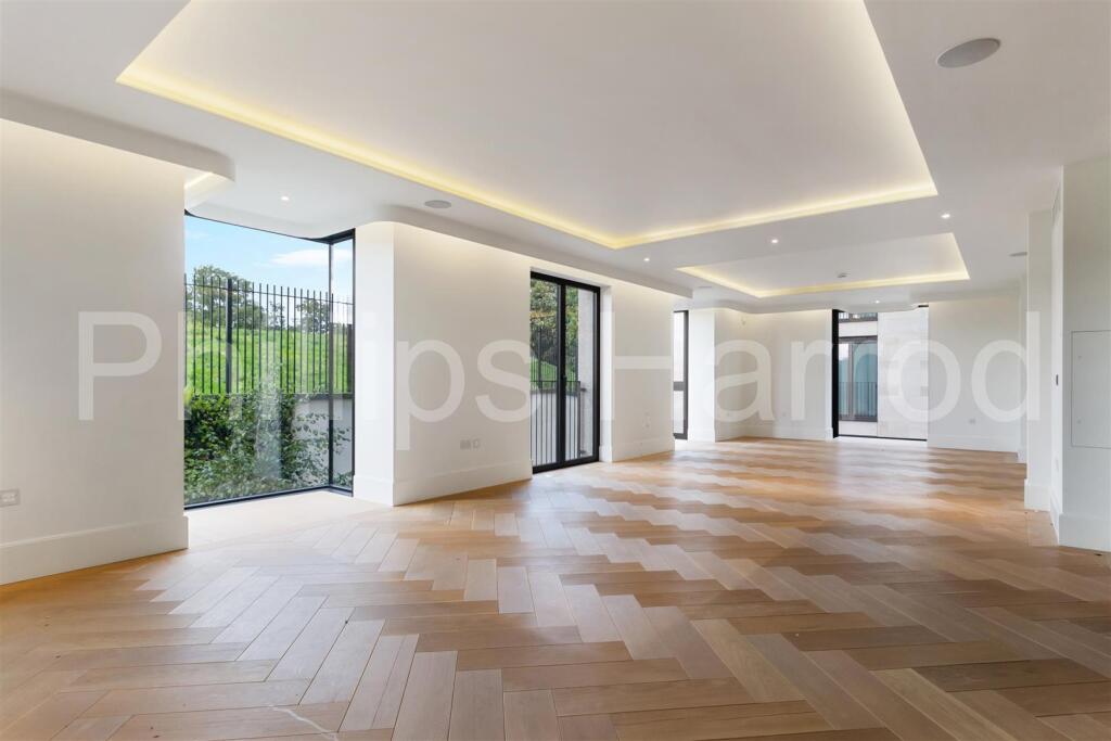 Flat R8, 50 St Edmunds Terrace NW8 7ED-12.jpg