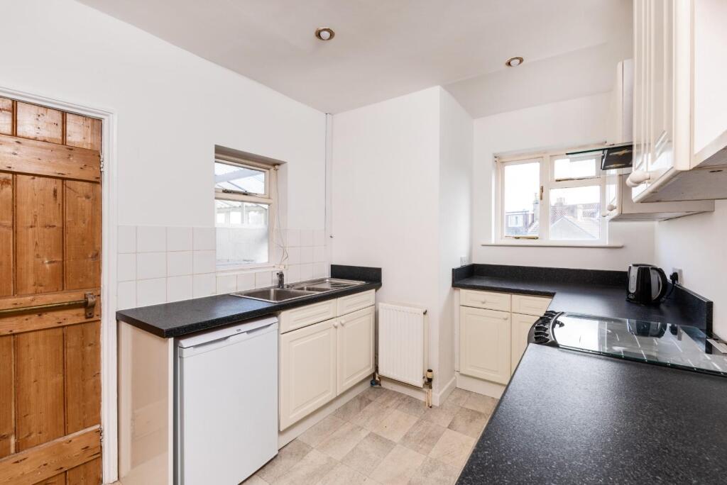 15 Ringwood Road, Ba
