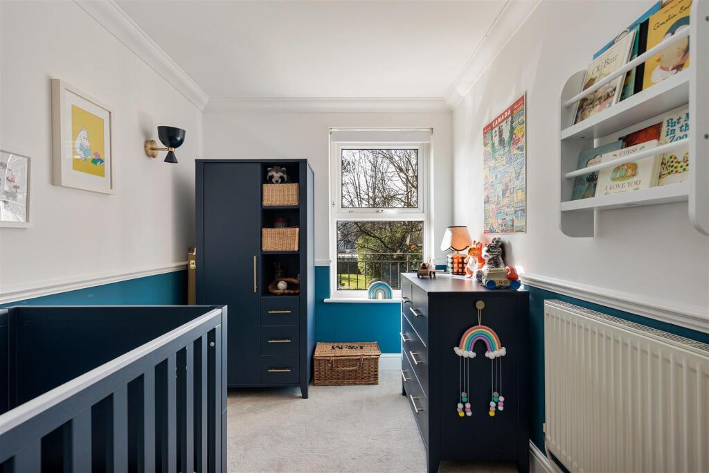 Churchfields, E18