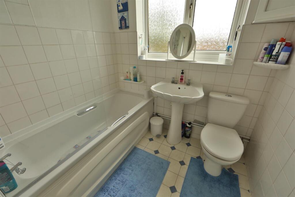 London Road, Whitley