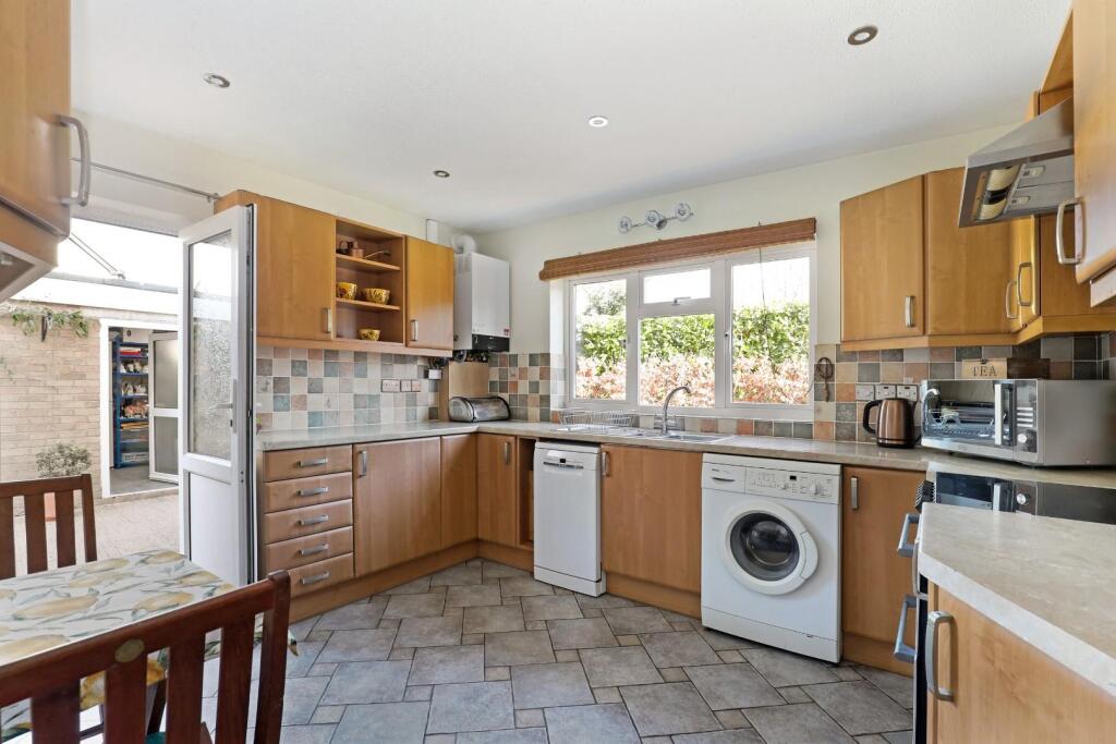 Kitchen 1.jpg