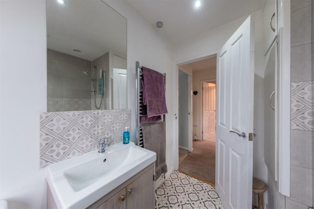 4 Oaktree Close-021.jpg