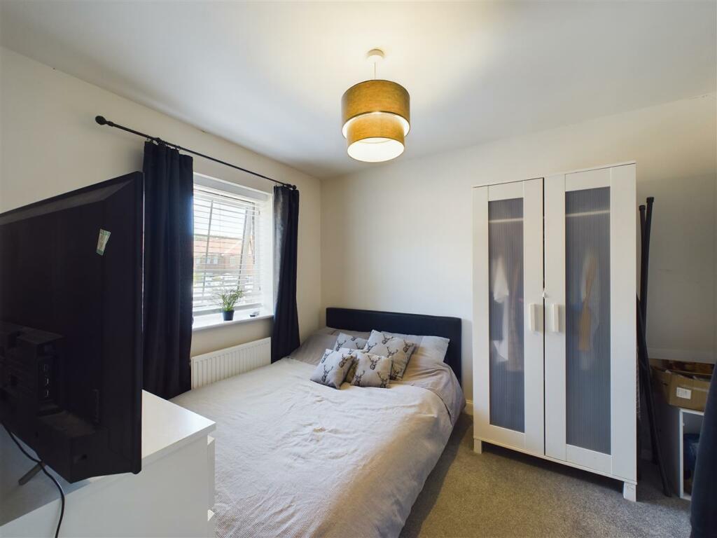BEDROOM 2