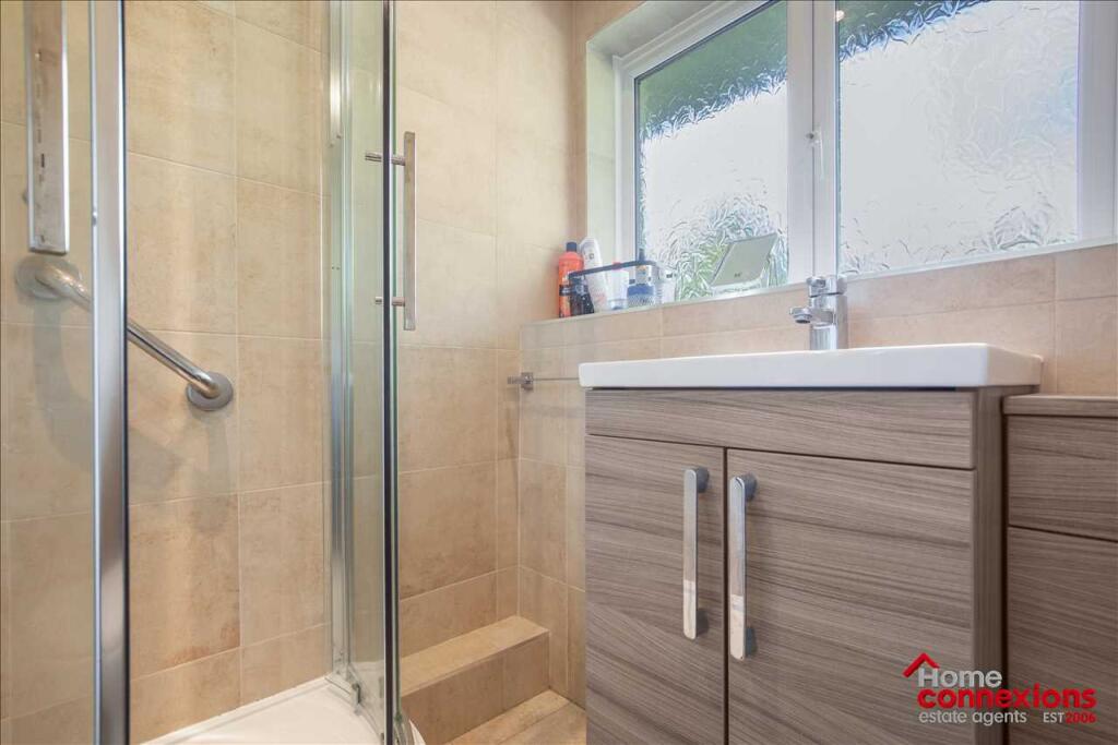 Main Bathroom (2)