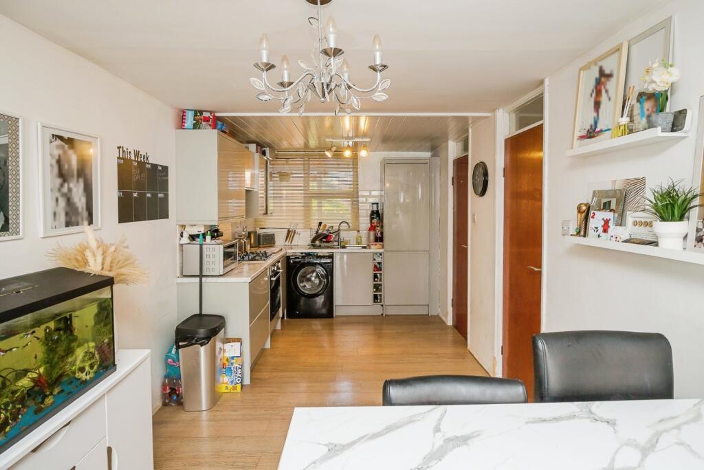 Kitchen/ Living Room