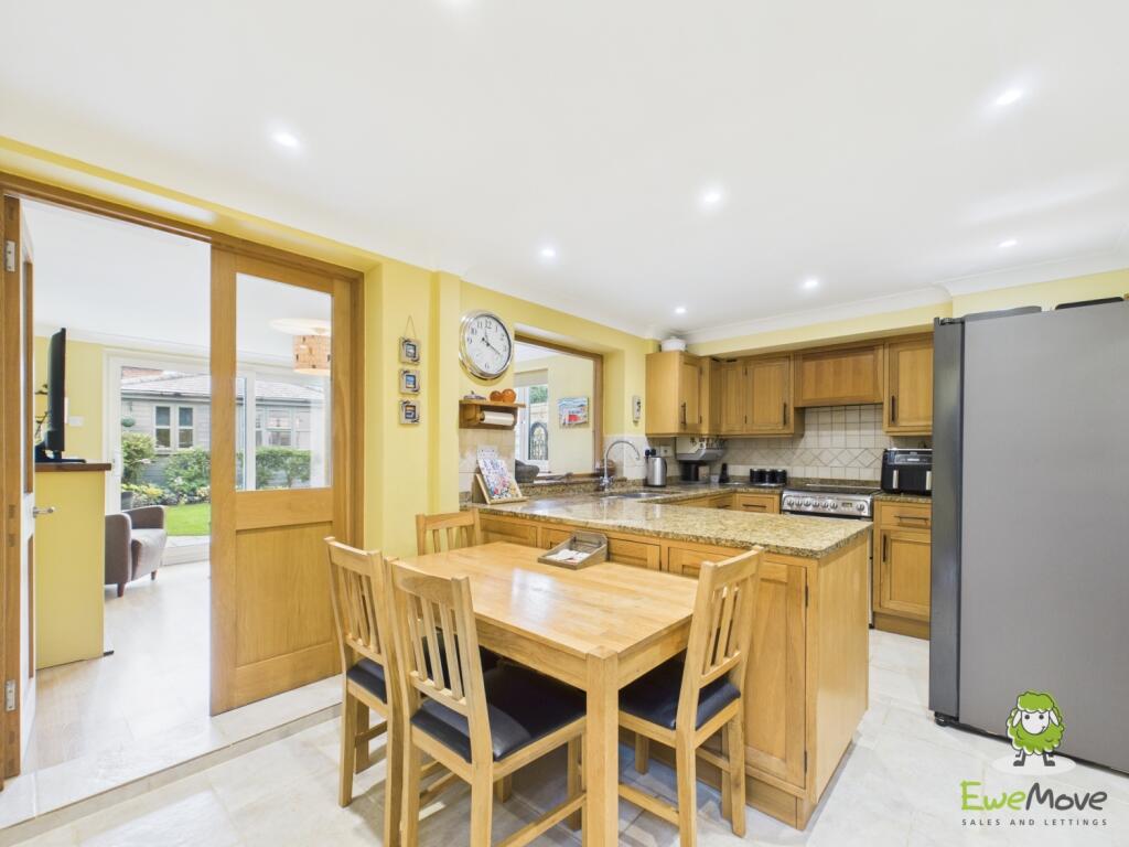 EweMove Estate Agents Basingstoke - Dursley Cottag