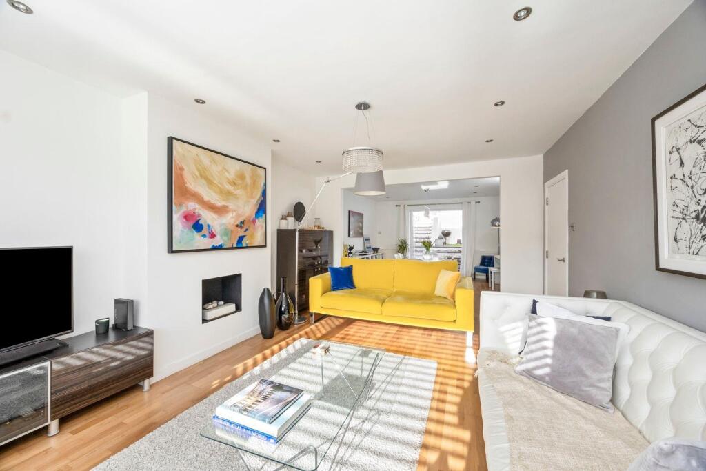 Barn Rise 60 THROUGH LOUNGE DINER.jpeg