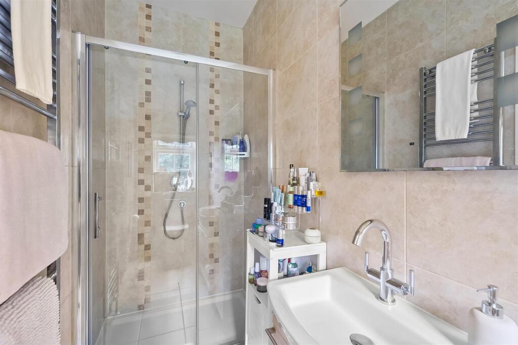 Bedroom 3 ensuite
