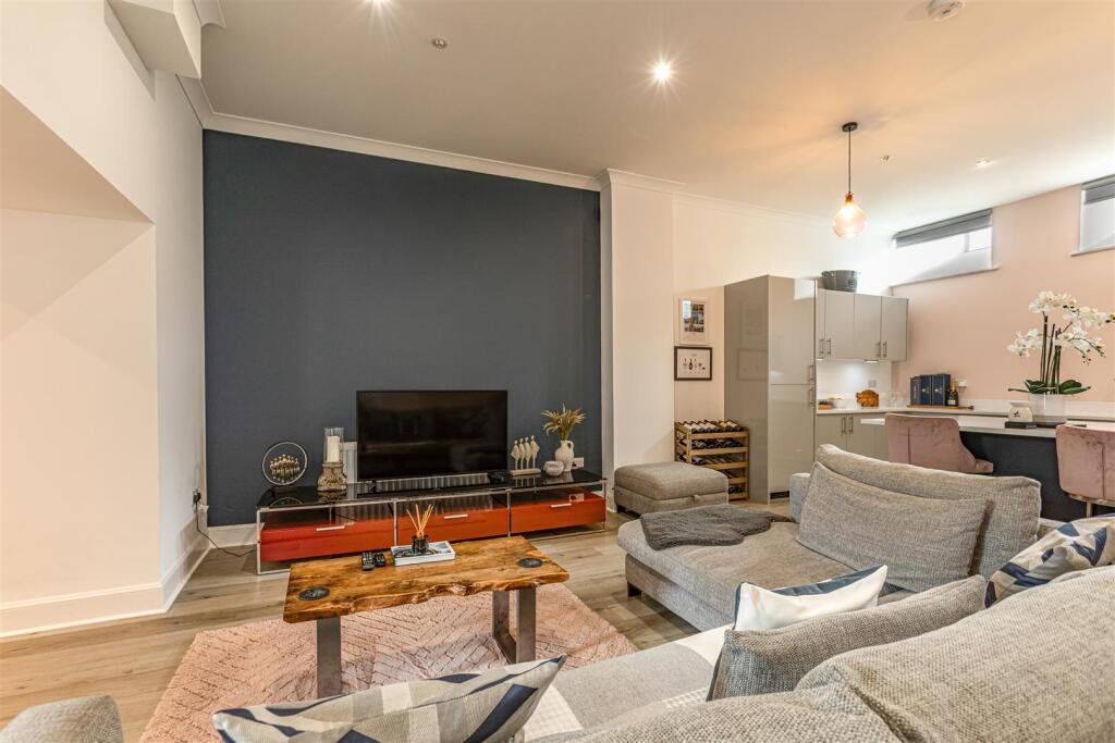 1 Lower Court Melrose 15.JPG