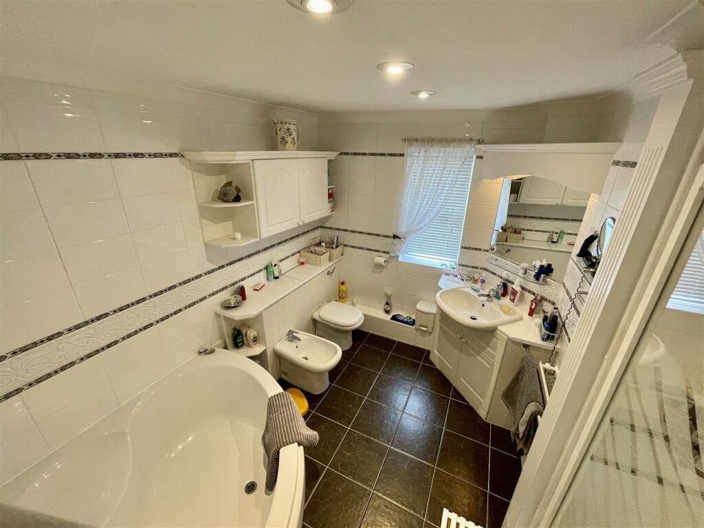 EN-SUITE.jpeg