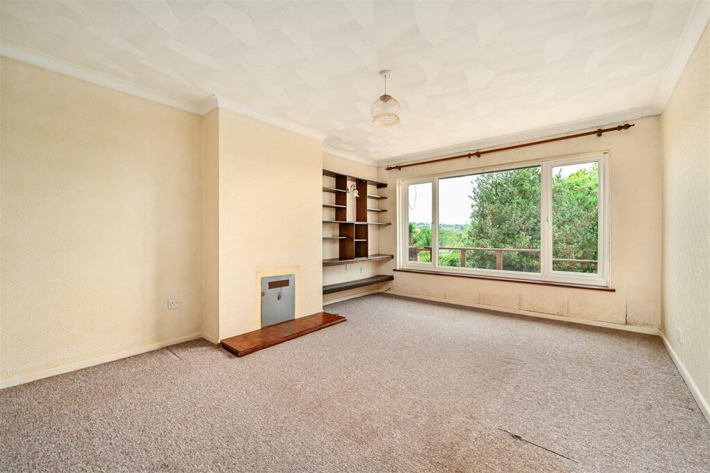 hillside, Portslade,BN41  (14).jpg