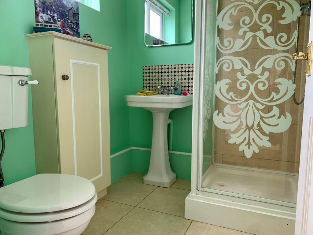 SHOWER ROOM