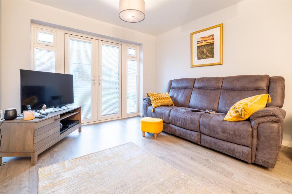 Living room 1.jpg