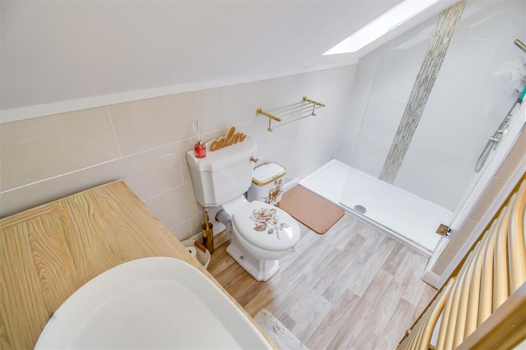 EN SUITE SHOWER ROOM/W.C.