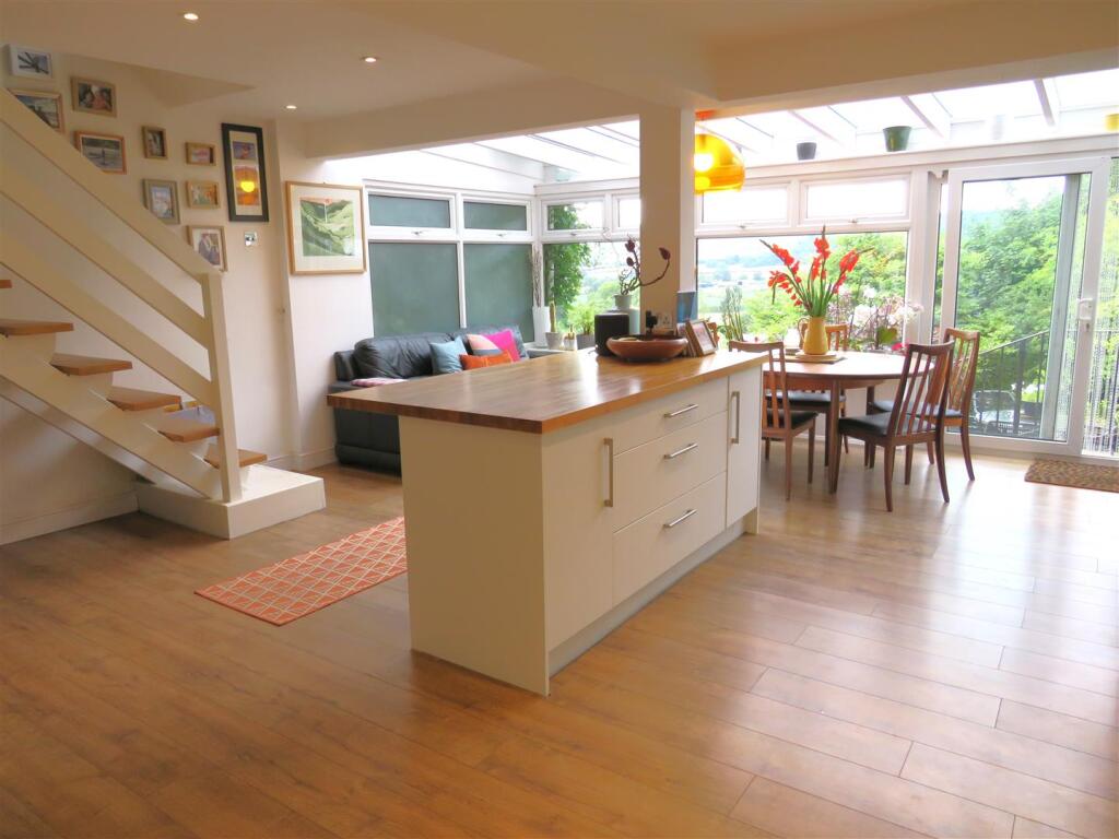 Kitchen diner 2.JPG