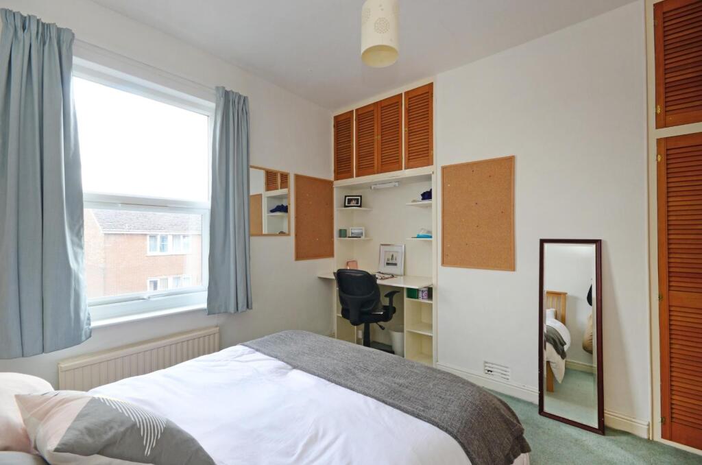 Burns Rd 4, room 2.jpg