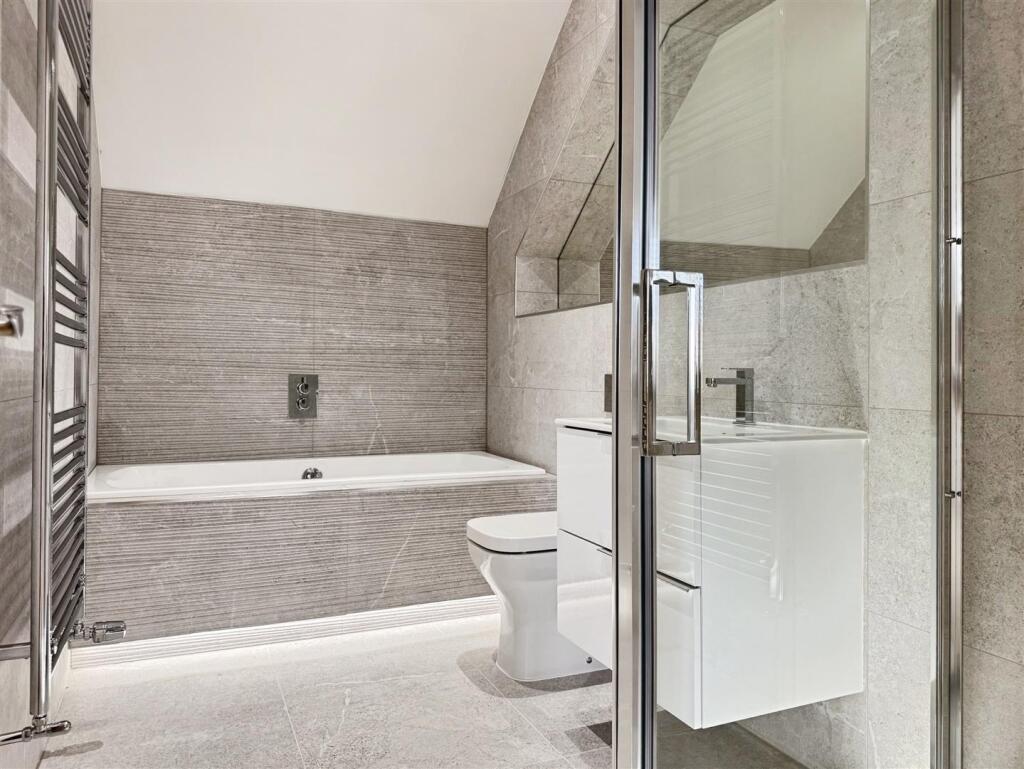 d68b5c49--40D9-A399-7E2A7D6AF3F3-13396-000009E5034