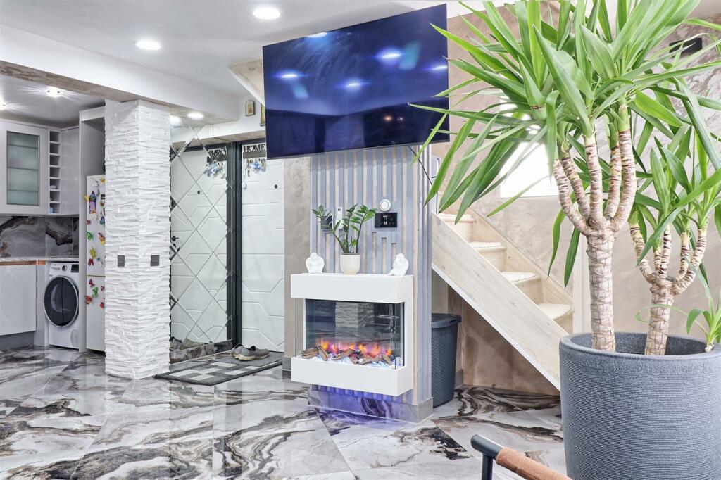 IMG_7231_2_3_easyHDR-interior3.jpeg