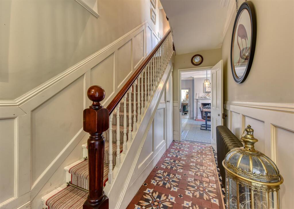 49 Richmond Road-hall4.jpg