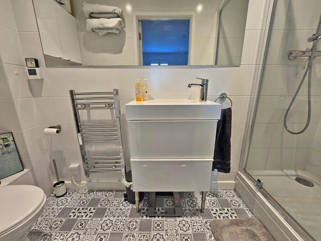 Second bed en-sui...