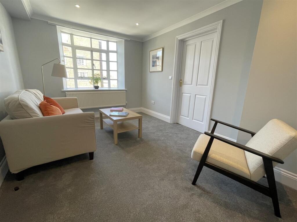 Living room 2.jpg