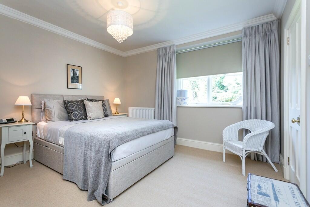 Guest bedroom 