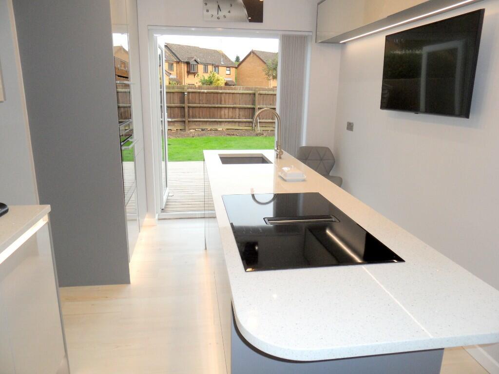 KITCHEN/BREAKFAST RM