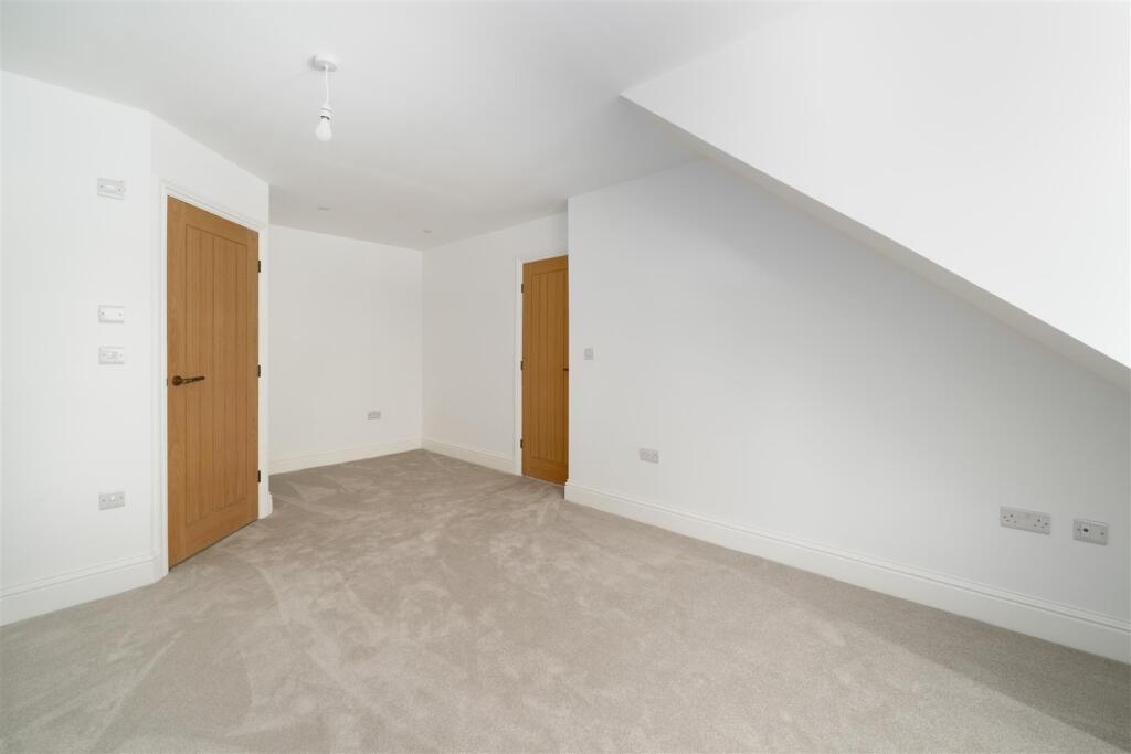 Bedroom1-2.jpg