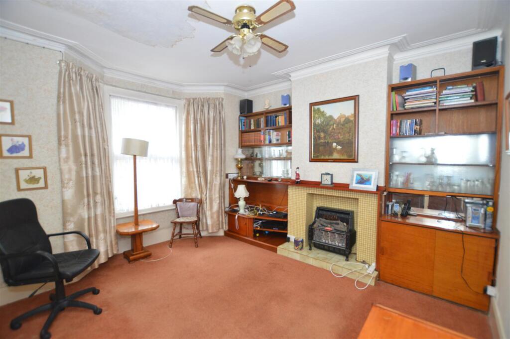 15 Maswell Park Crescent lounge.JPG