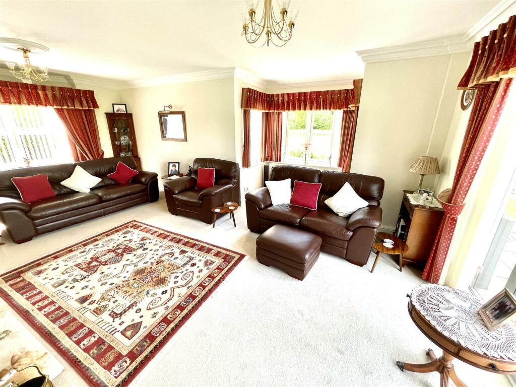 LIVING ROOM.jpeg
