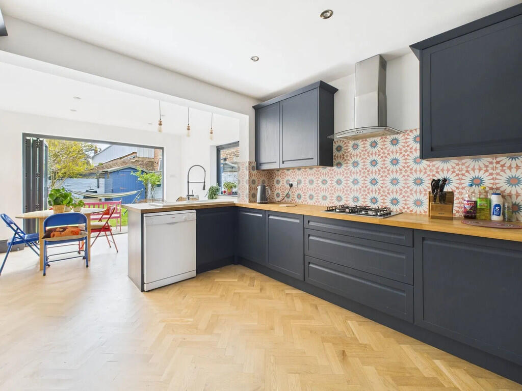 CAM04938G0-PR0092...