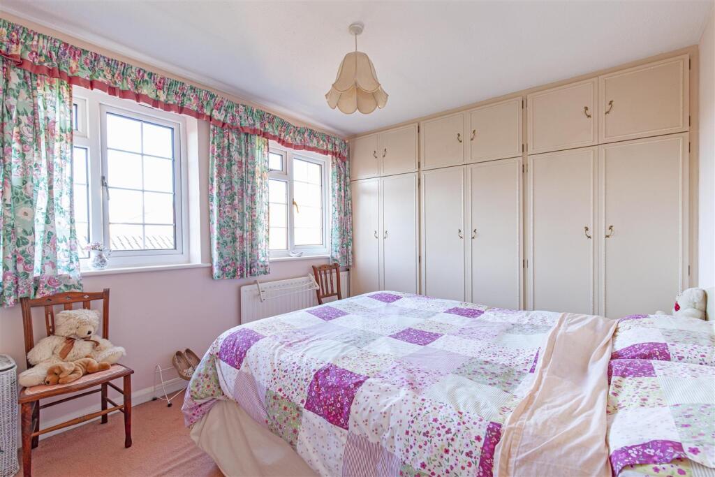 Bedroom 1-1.jpg