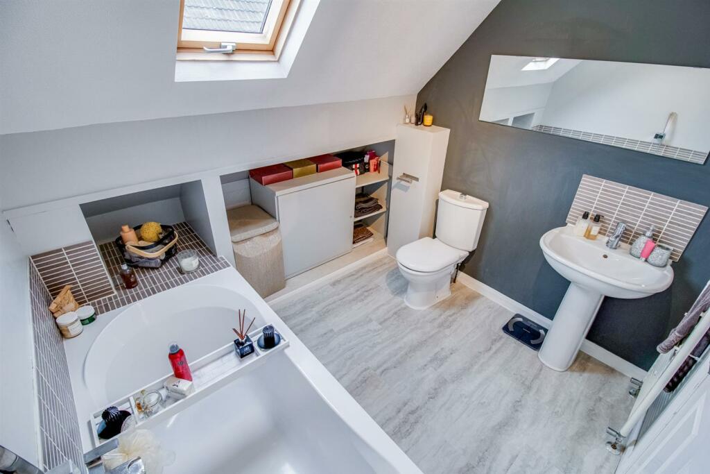 BATHROOM/W.C.