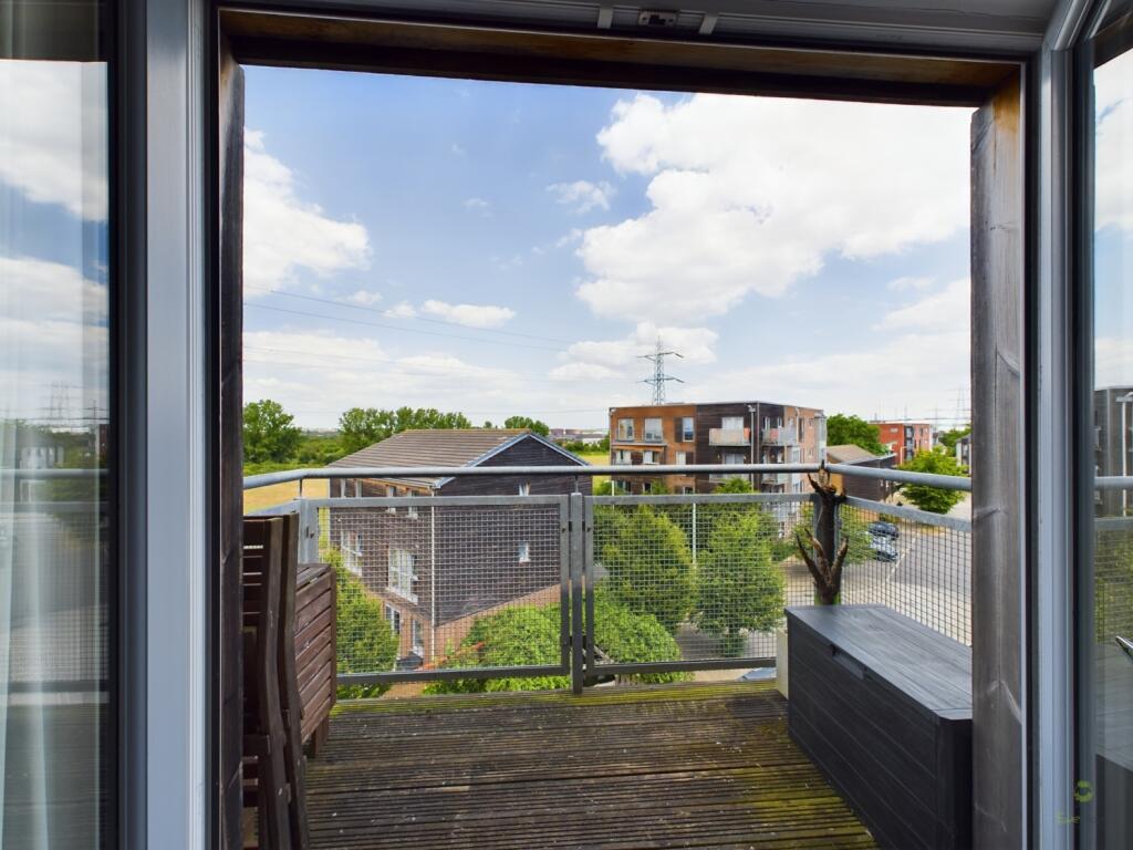 CAM03418G0-PR0090-STILL007