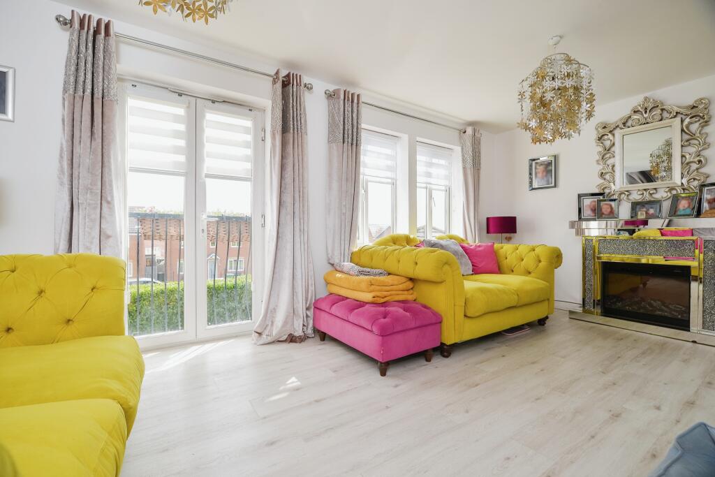 Living Room/Bedroom