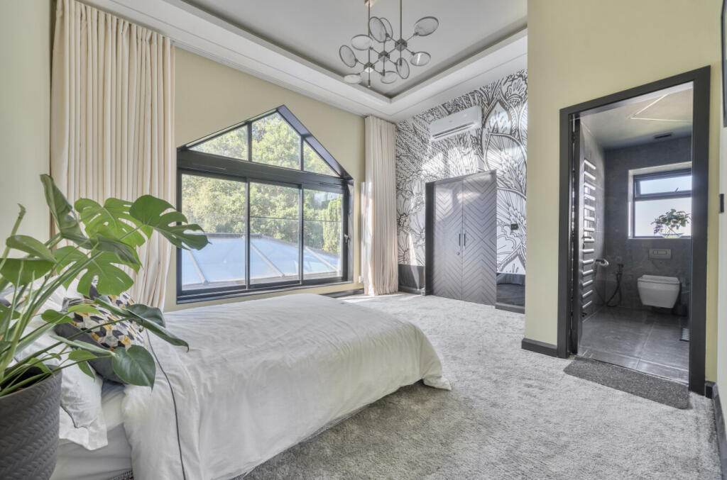 1320975-24-687241...