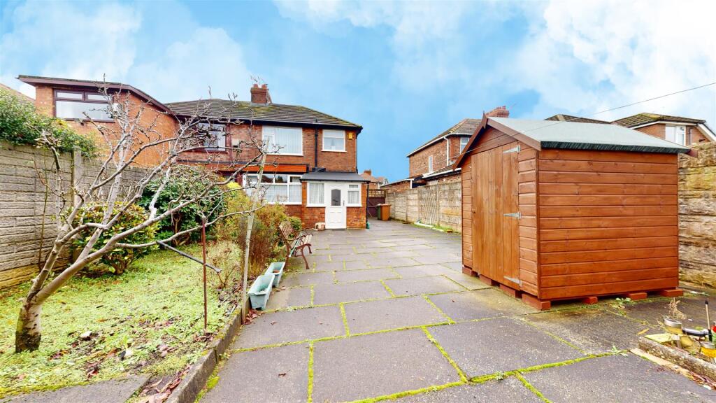 Queens Drive Rear Yard