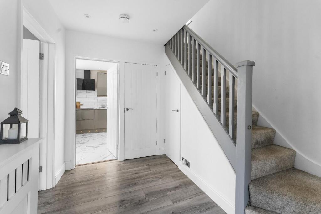 294 Locking Road Weston-super-Mare 19.jpg