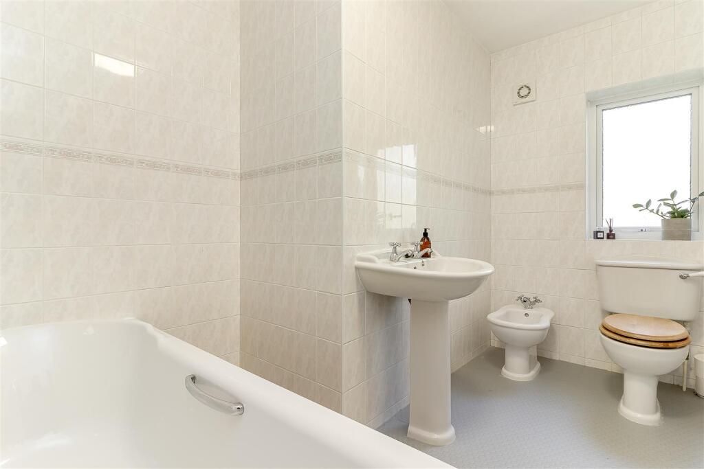 Master Bedroom Ensuite.jpg