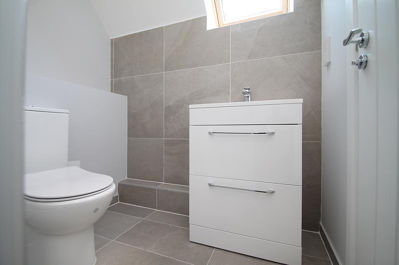 Top floor ensuite Sh