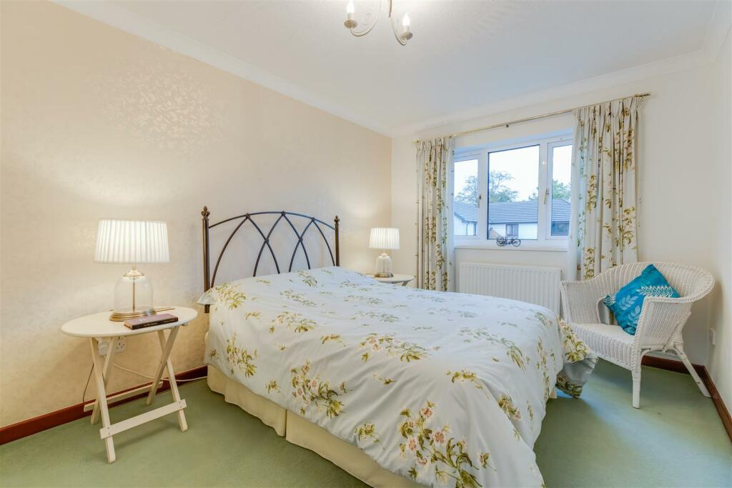 Bed2.jpg