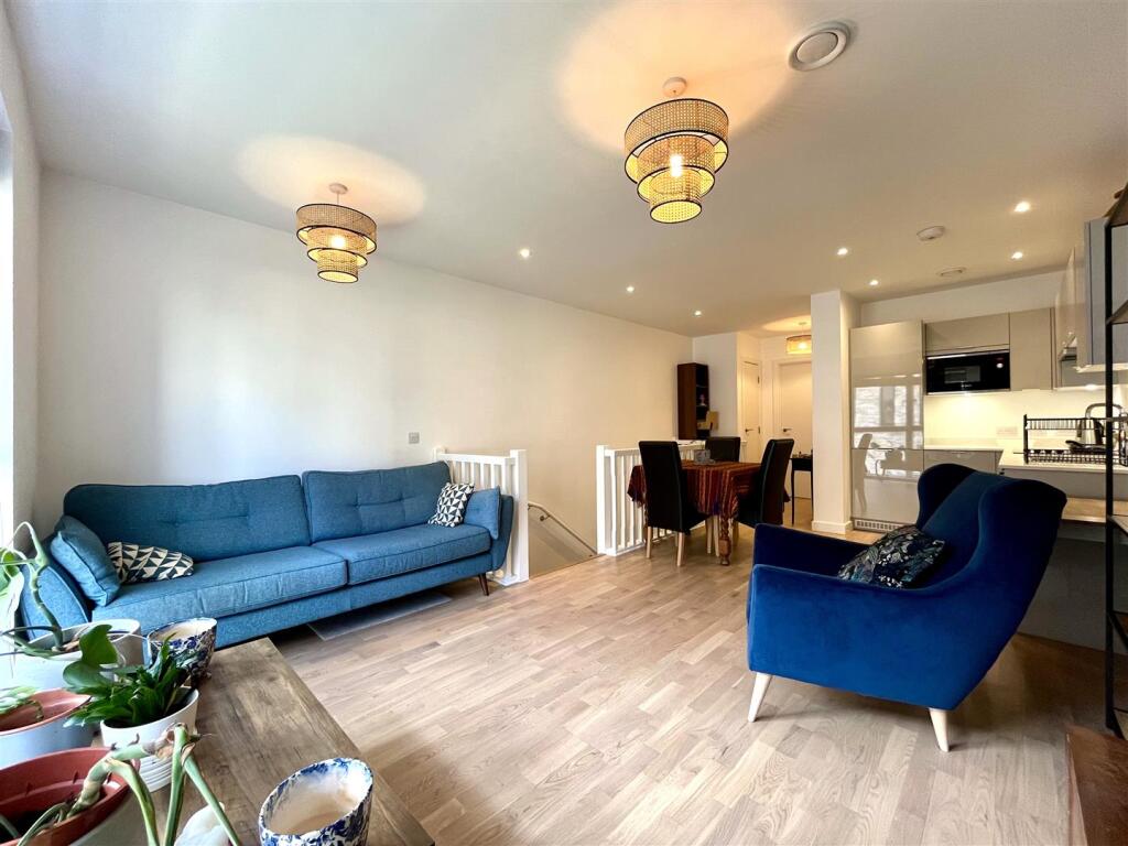 Dining / Living Area Aspect 3