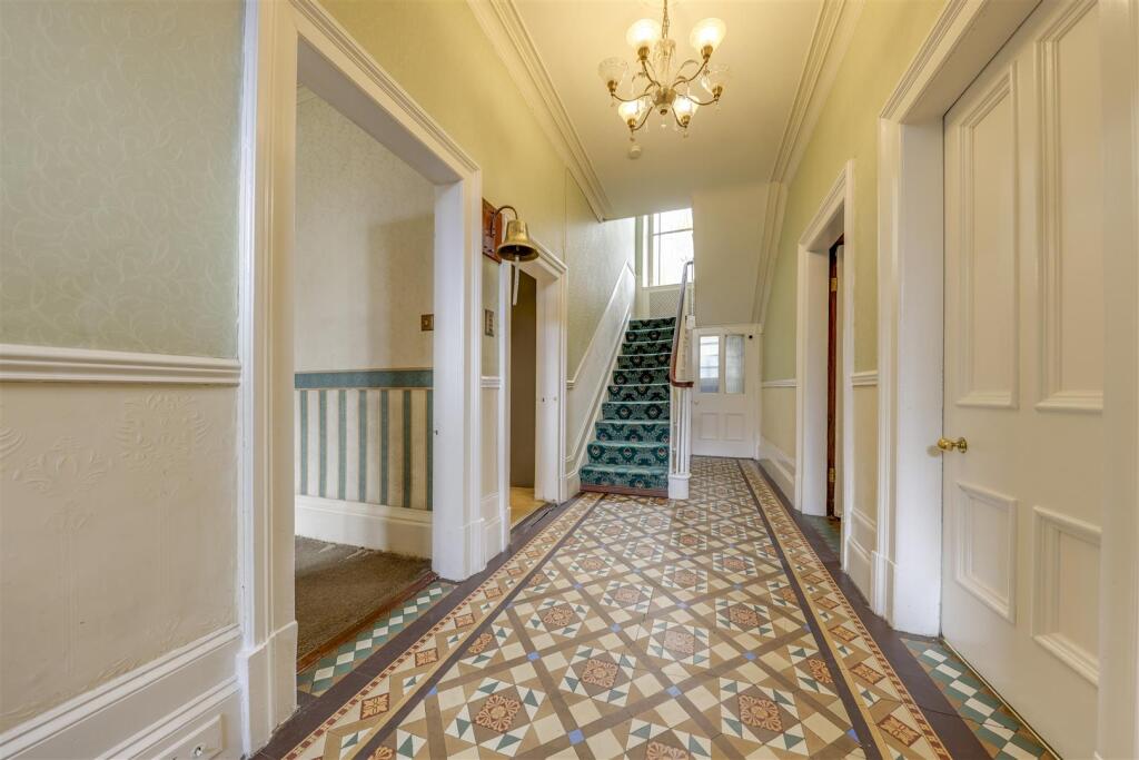 Hall Alt