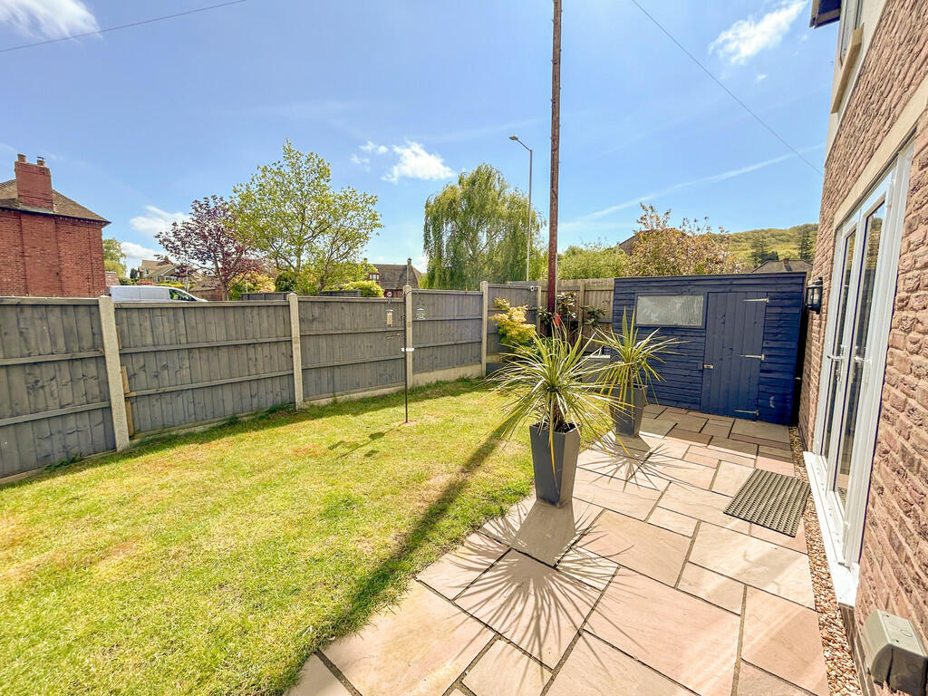 garden shed end