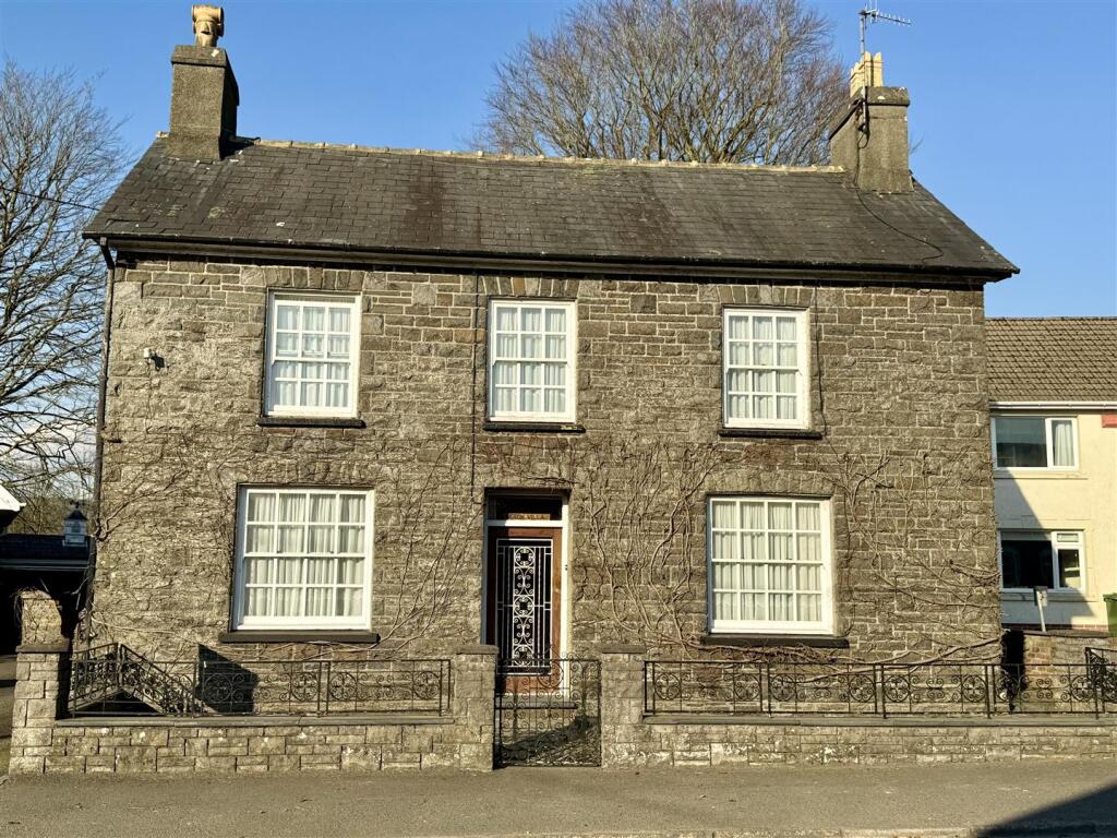 Description - Aeron Villa